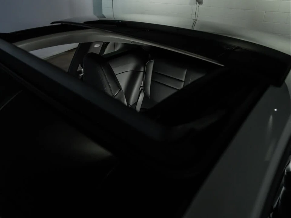 2025 Porsche 992 Carrera - Image 17 of 31