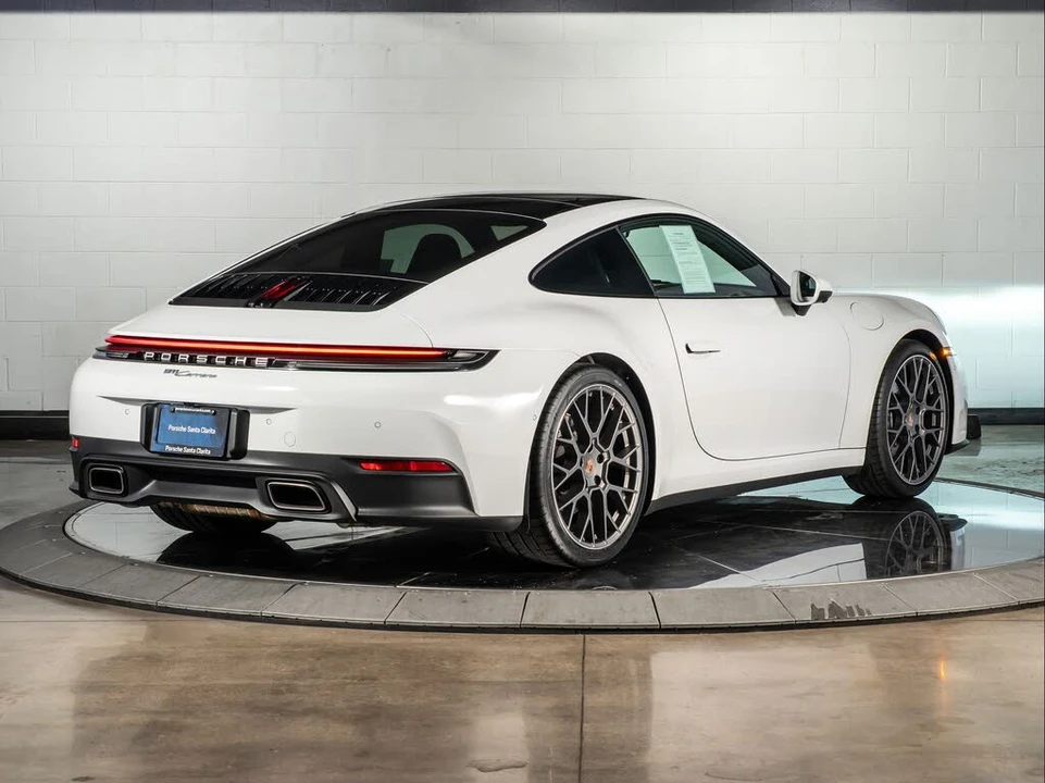 2025 Porsche 992 Carrera - Image 9 of 31