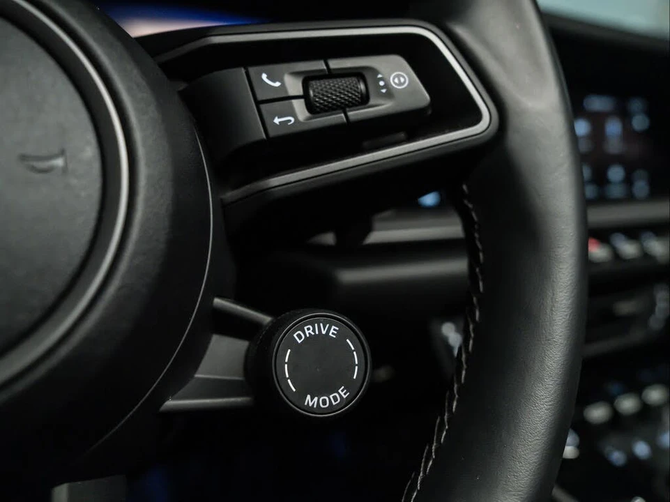 2025 Porsche 992 Carrera - Image 19 of 31