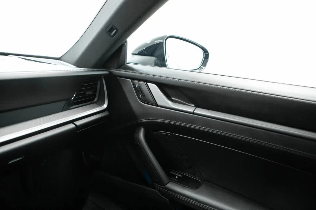 2025 Porsche 992 Carrera - Image 26 of 31