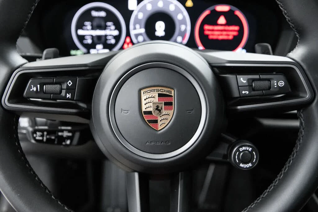 2025 Porsche 992 Carrera - Image 14 of 31