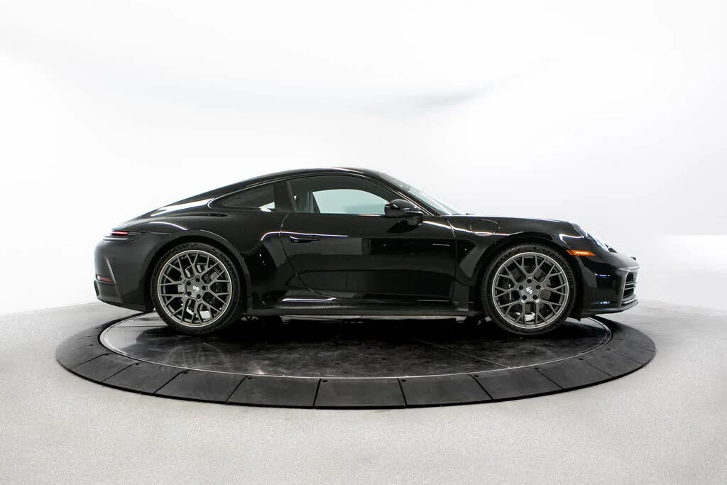 2025 Porsche 992 Carrera - Image 8 of 31
