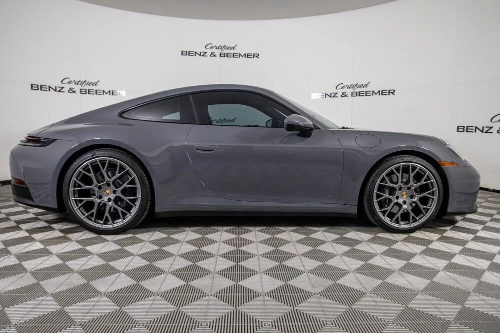2025 Porsche 992 Carrera - Image 3 of 31