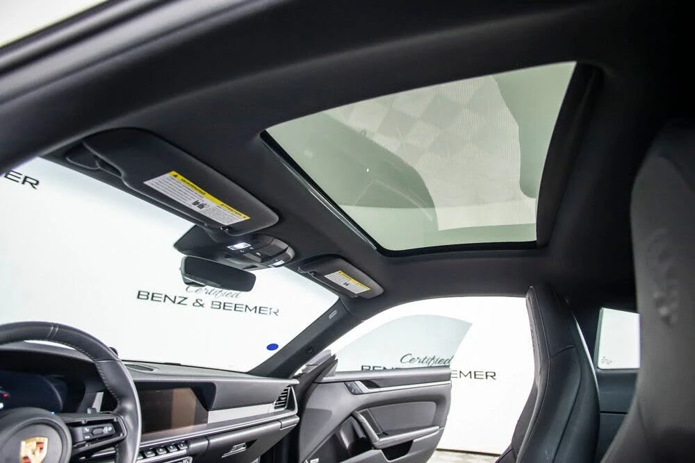 2025 Porsche 992 Carrera - Image 20 of 31