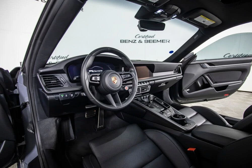 2025 Porsche 992 Carrera - Image 17 of 31