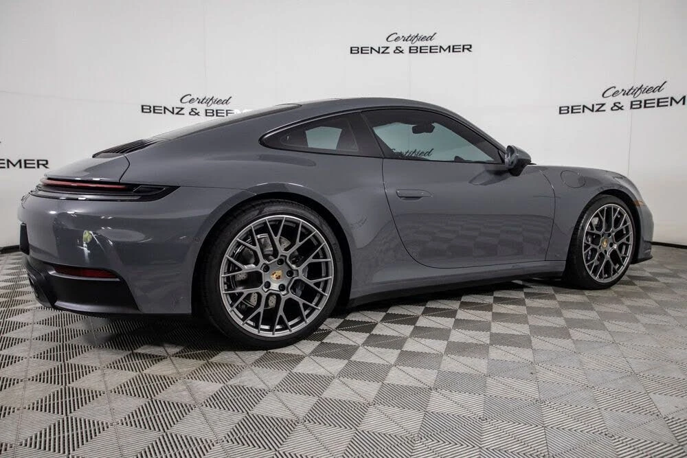 2025 Porsche 992 Carrera - Image 4 of 31