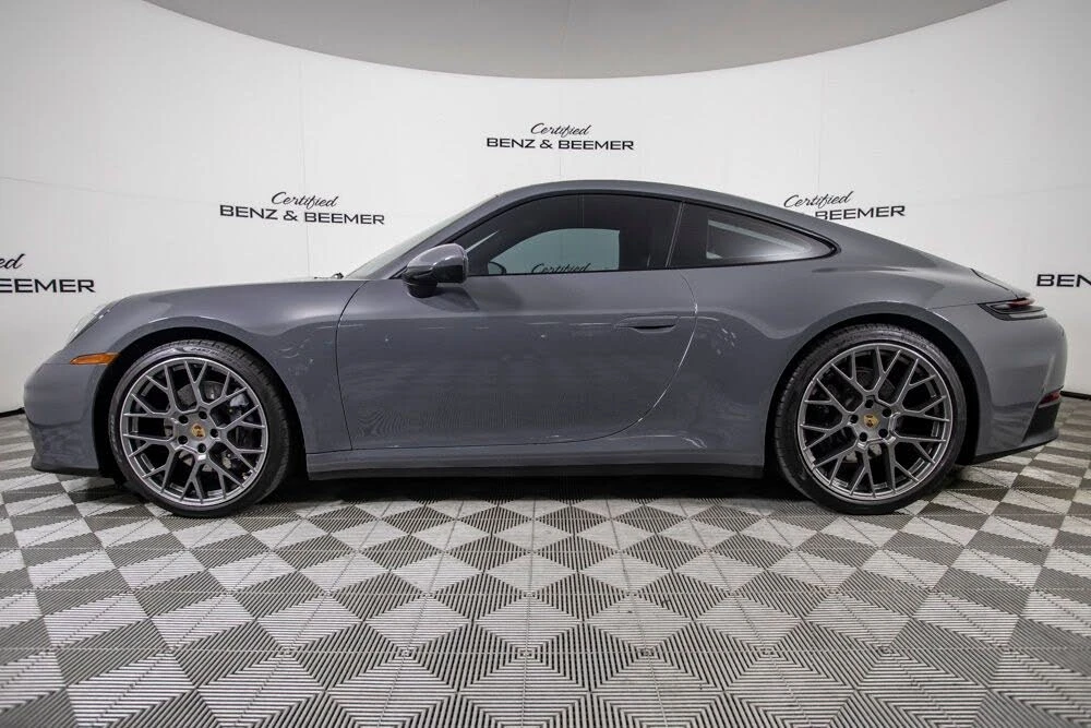 2025 Porsche 992 Carrera - Image 8 of 31