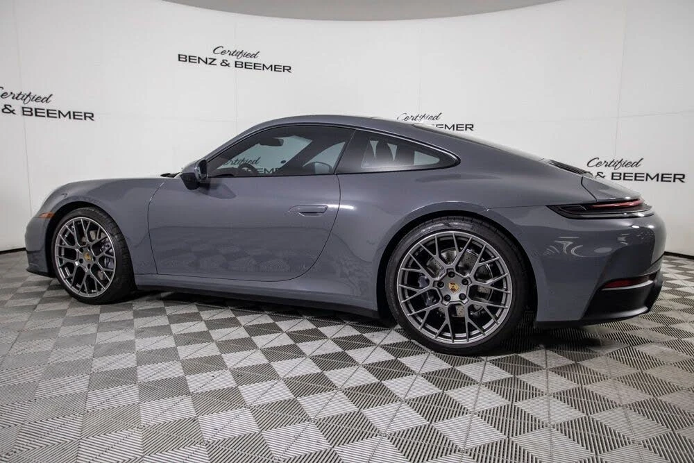 2025 Porsche 992 Carrera - Image 9 of 31