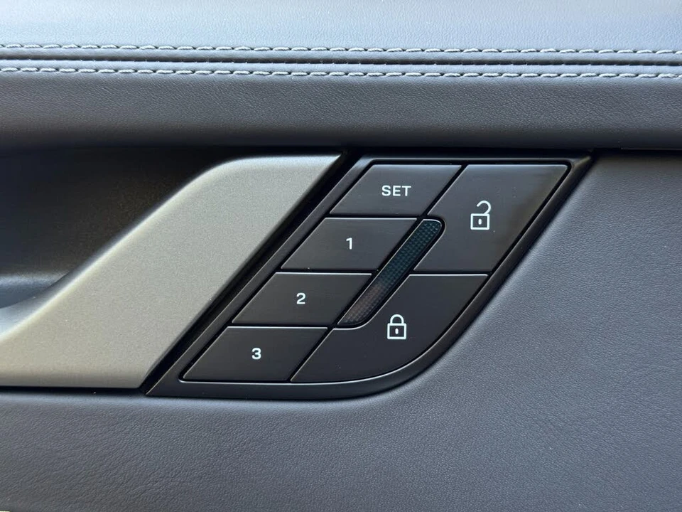 2025 Porsche 992 Carrera - Image 17 of 31