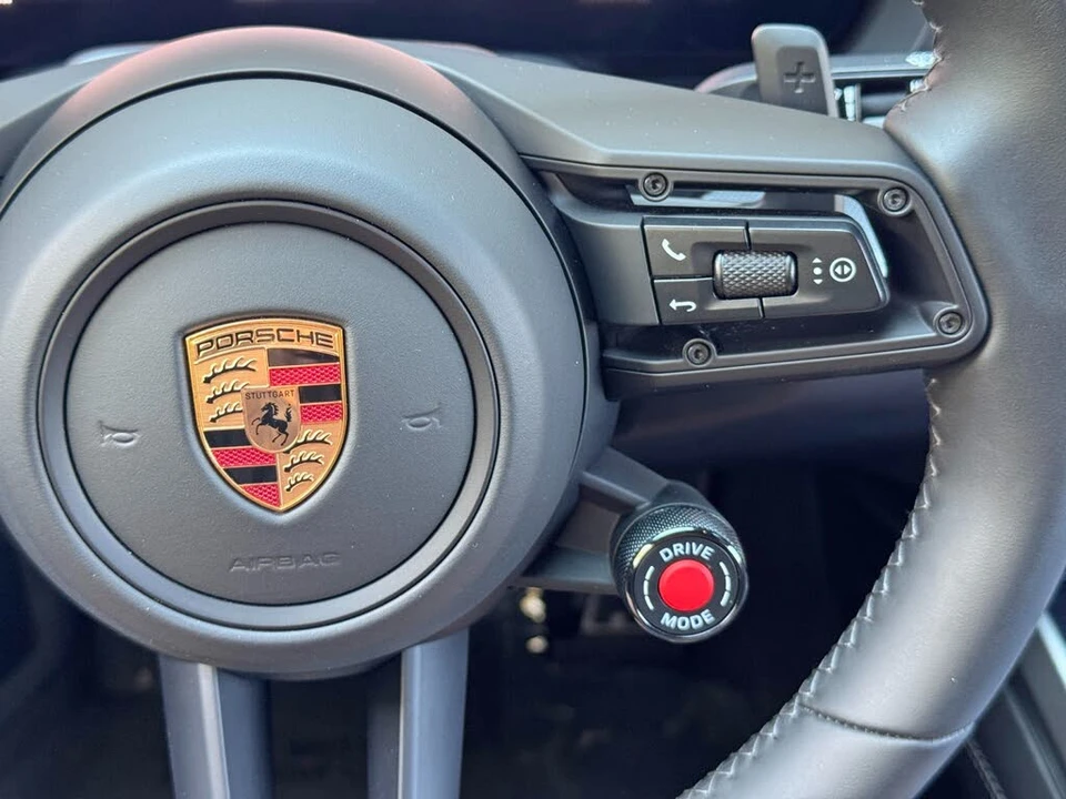 2025 Porsche 992 Carrera - Image 22 of 31