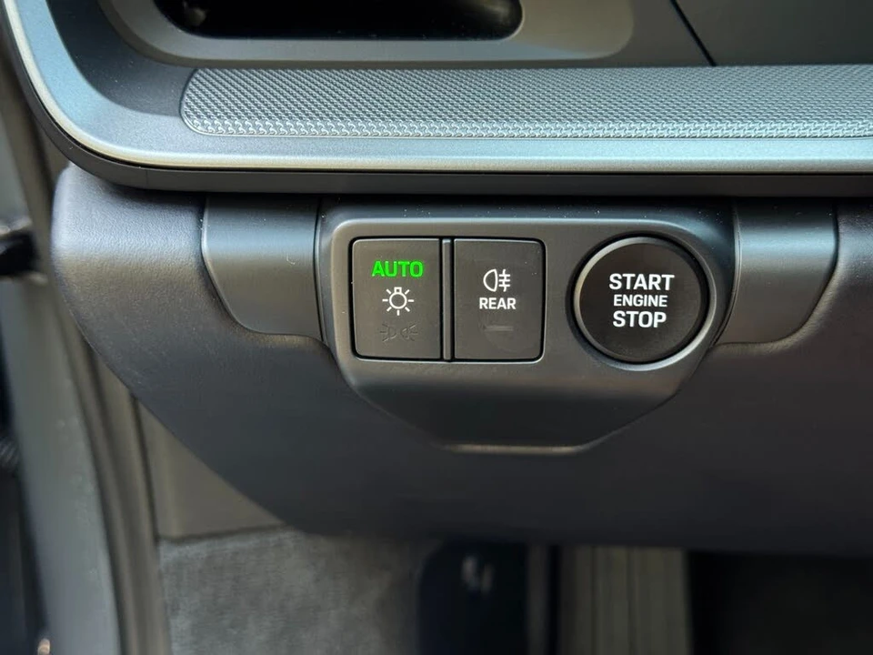2025 Porsche 992 Carrera - Image 18 of 31