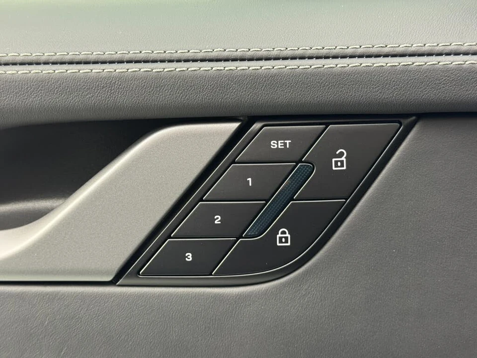 2025 Porsche 992 Carrera - Image 17 of 31