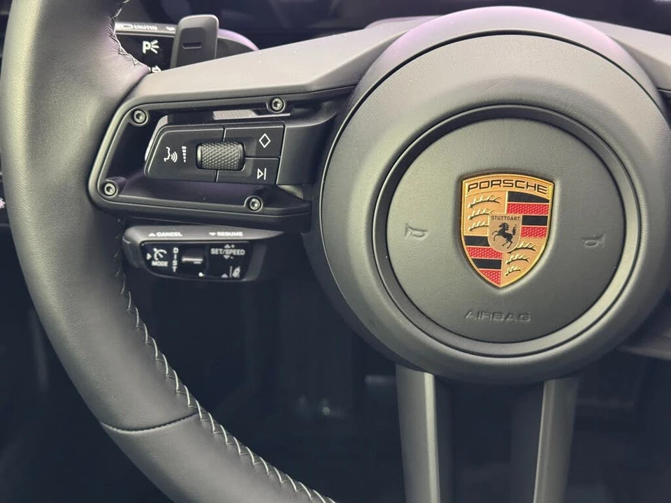 2025 Porsche 992 Carrera - Image 21 of 31