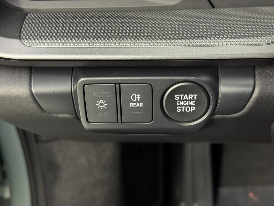 2025 Porsche 992 Carrera - Image 18 of 31