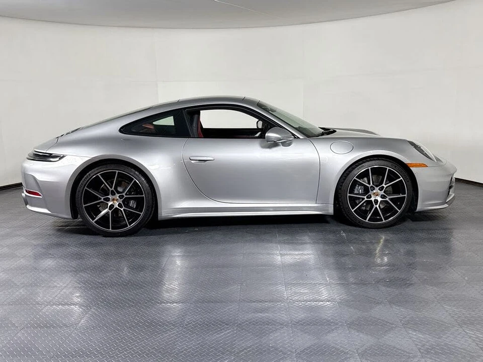 2025 Porsche 992 Carrera - Image 8 of 29