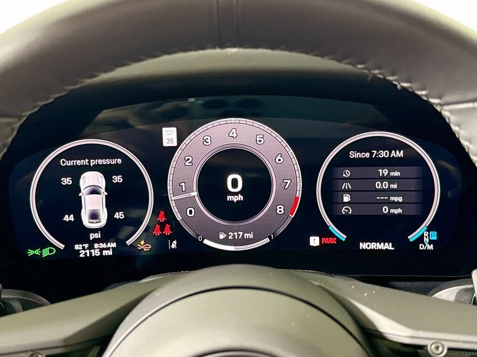 2025 Porsche 992 Carrera - Image 13 of 29