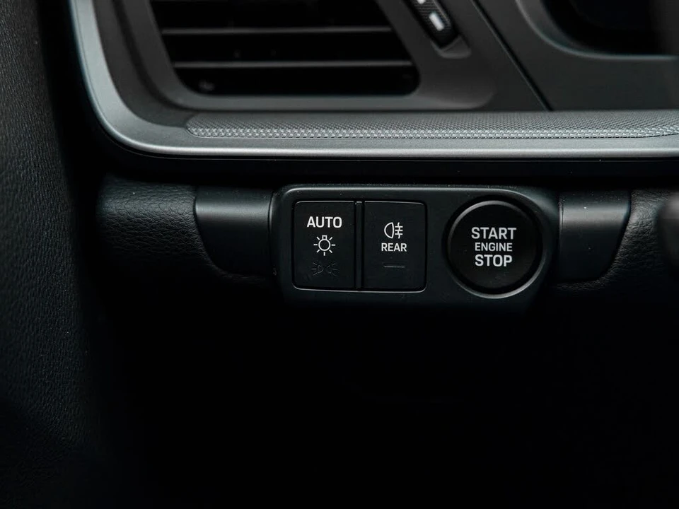 2025 Porsche 992 Carrera - Image 14 of 31