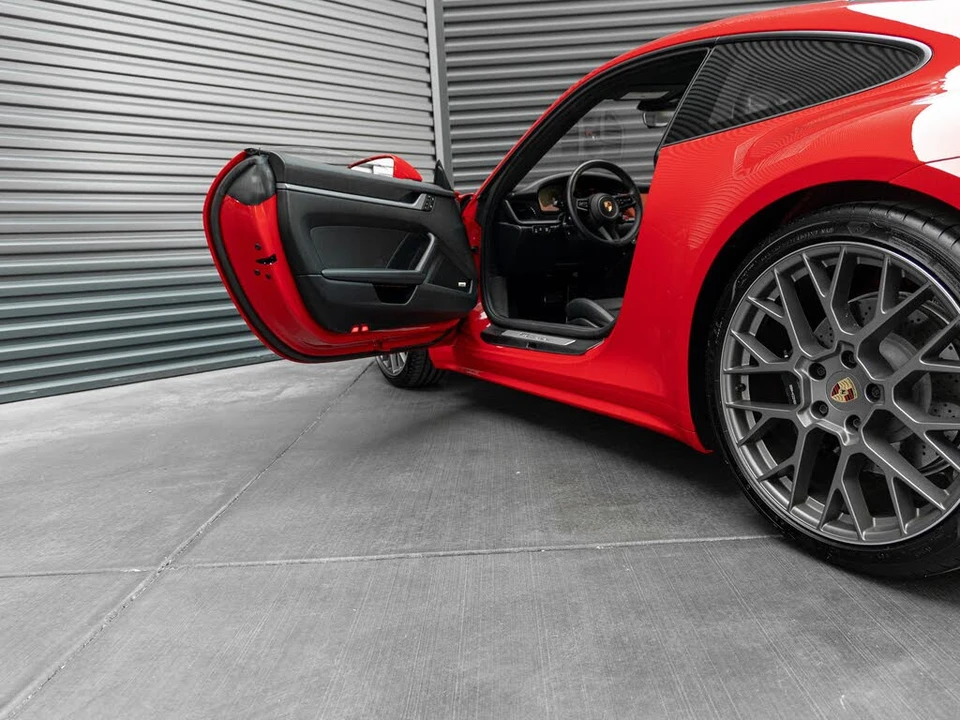 2025 Porsche 992 Carrera - Image 13 of 31