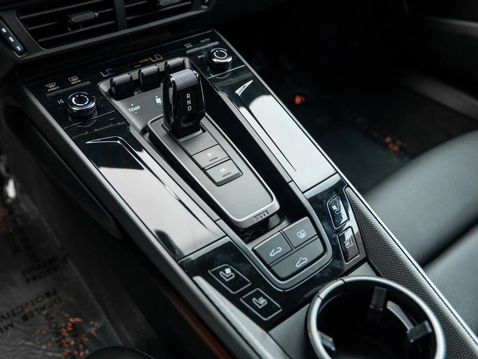 2025 Porsche 992 Carrera - Image 25 of 31