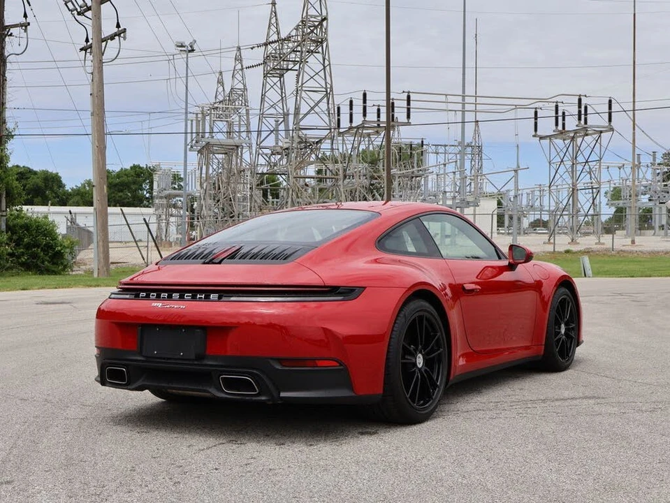 2025 Porsche 992 Carrera - Image 8 of 31