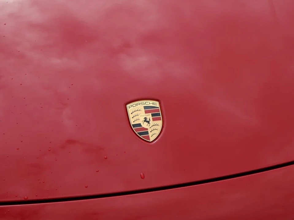 2025 Porsche 992 Carrera - Image 11 of 31