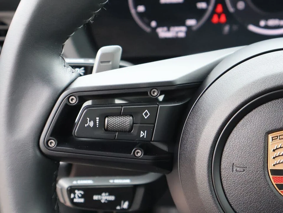 2025 Porsche 992 Carrera - Image 23 of 31