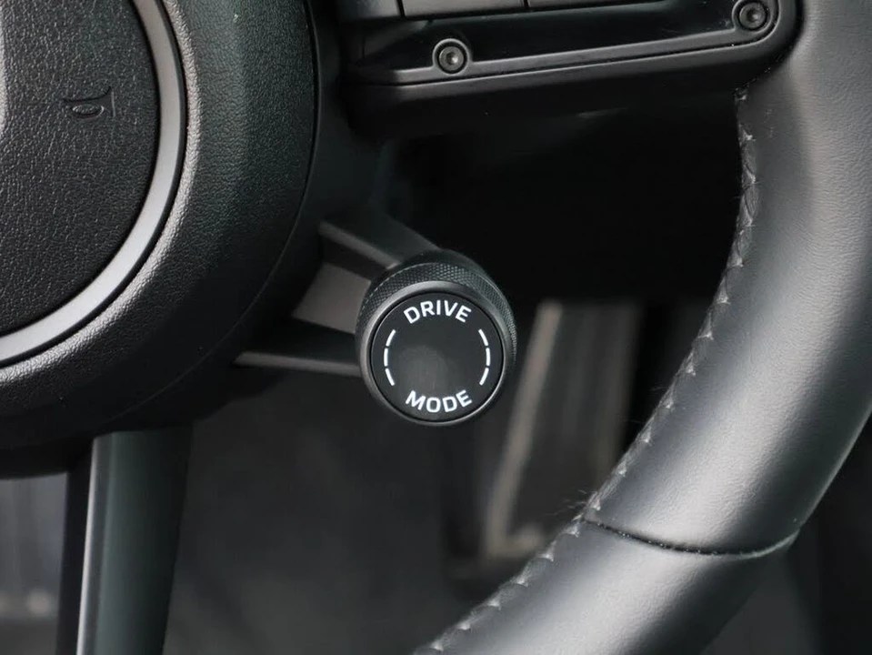 2025 Porsche 992 Carrera - Image 25 of 31