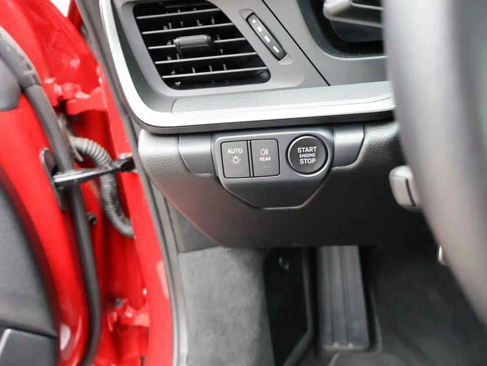 2025 Porsche 992 Carrera - Image 28 of 31