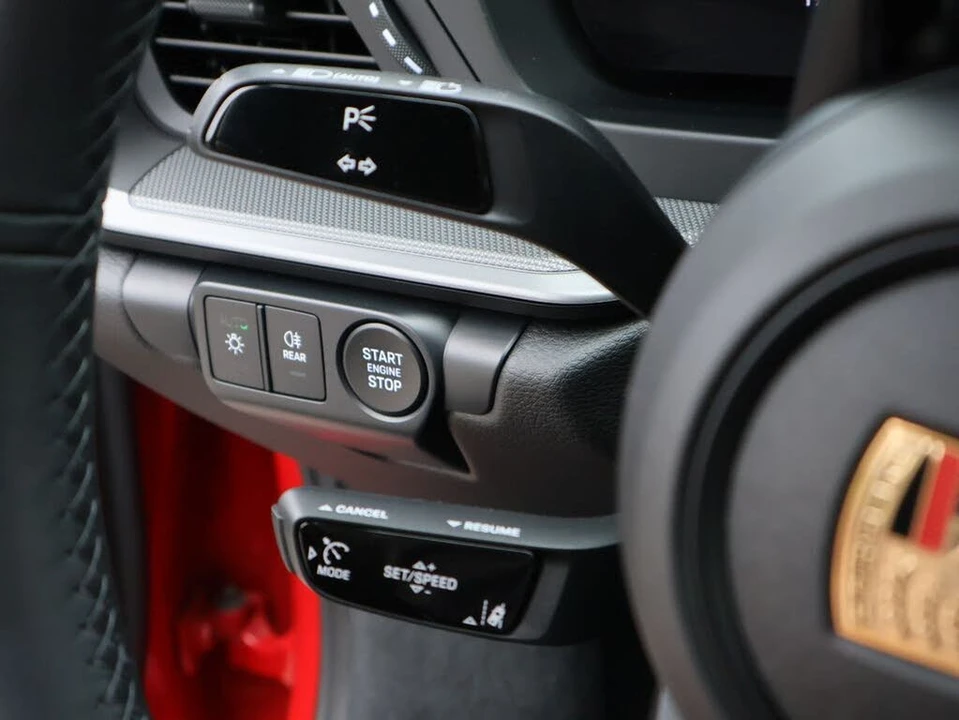 2025 Porsche 992 Carrera - Image 27 of 31
