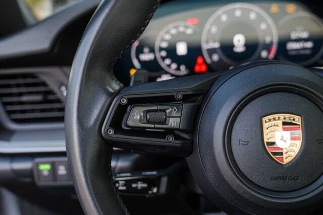 2025 Porsche 992 Carrera - Image 25 of 31