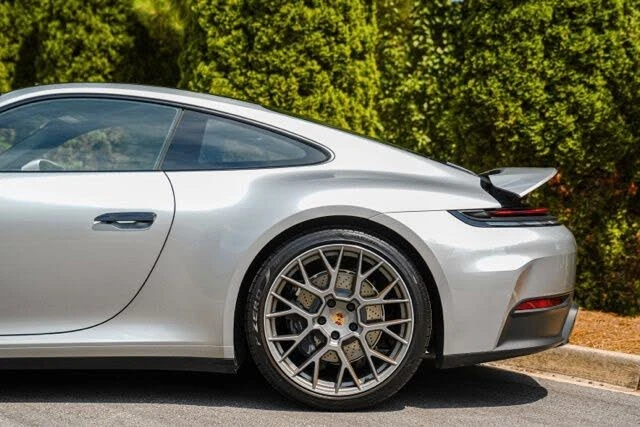 2025 Porsche 992 Carrera - Image 11 of 31