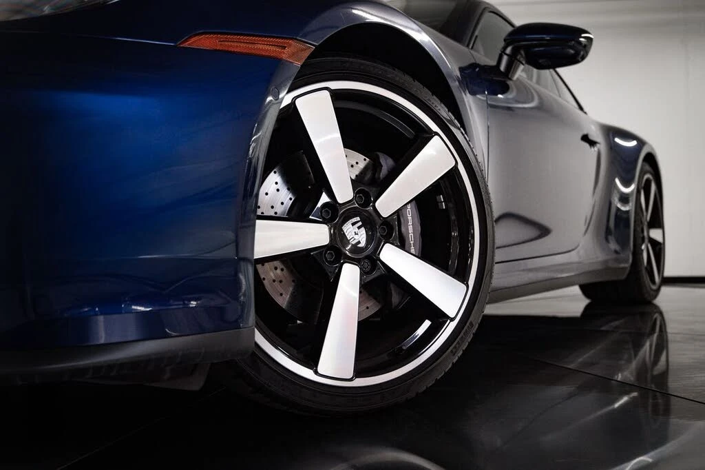 2025 Porsche 992 Carrera - Image 12 of 30