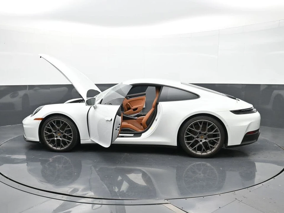 2025 Porsche 992 Carrera - Image 26 of 30