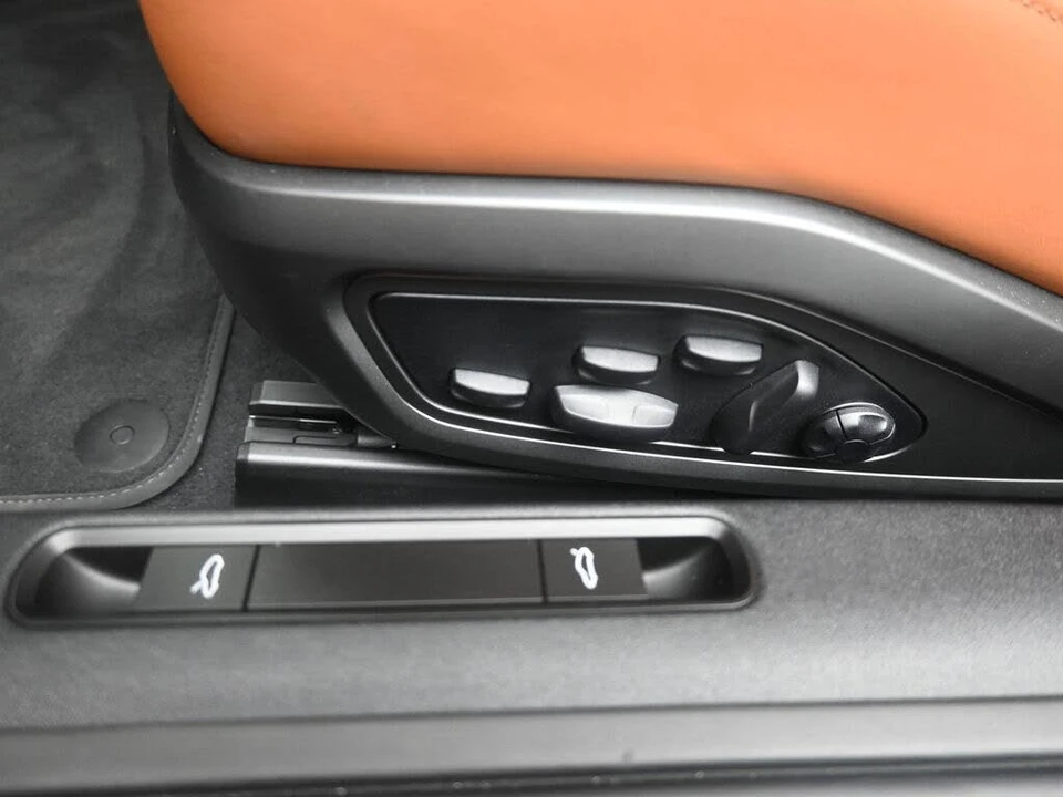 2025 Porsche 992 Carrera - Image 9 of 30