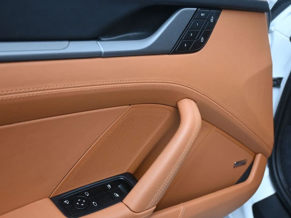 2025 Porsche 992 Carrera - Image 8 of 30