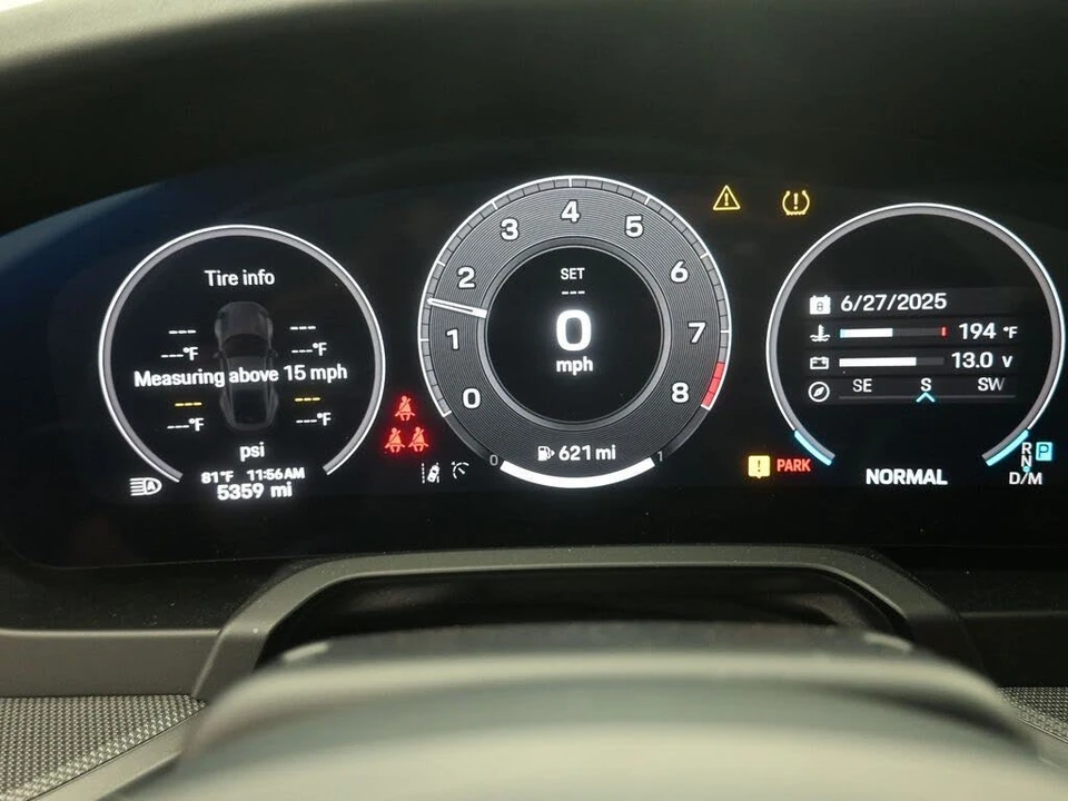 2025 Porsche 992 Carrera - Image 11 of 30