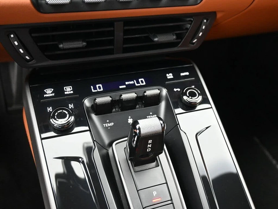 2025 Porsche 992 Carrera - Image 15 of 30