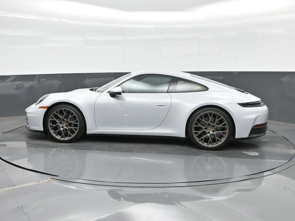 2025 Porsche 992 Carrera - Image 2 of 31