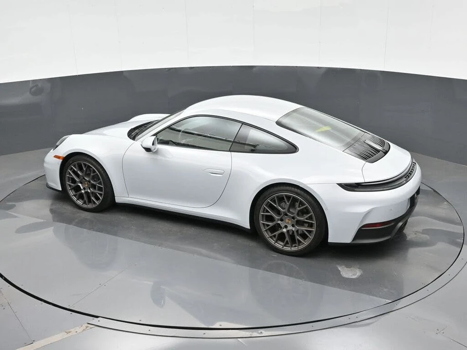 2025 Porsche 992 Carrera - Image 27 of 31