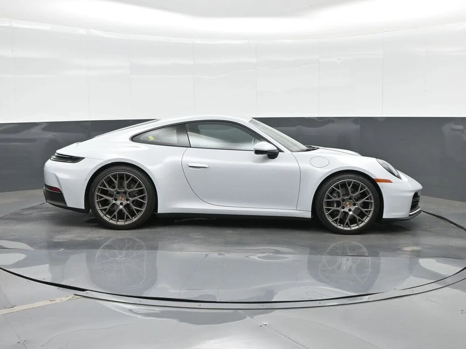 2025 Porsche 992 Carrera - Image 10 of 31