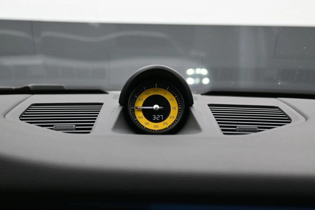 2025 Porsche 992 Carrera - Image 25 of 31