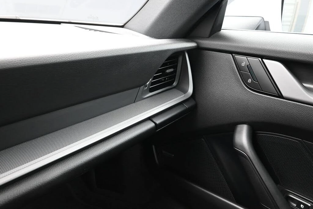 2025 Porsche 992 Carrera - Image 21 of 31