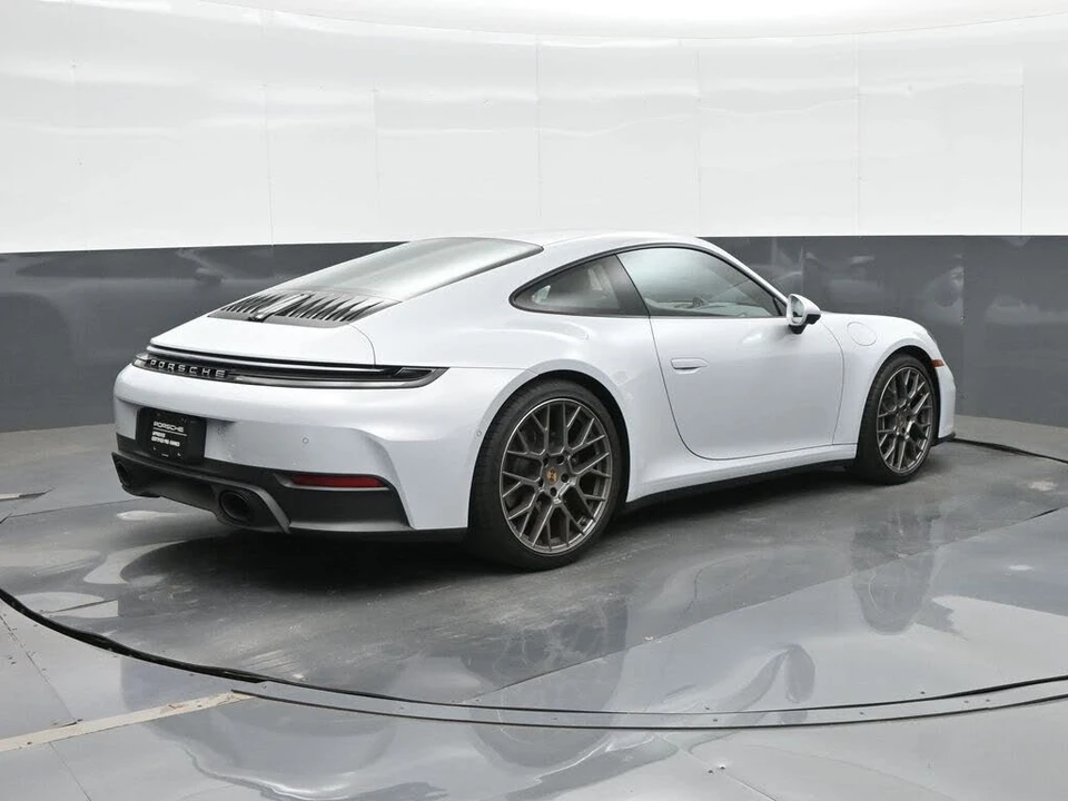 2025 Porsche 992 Carrera - Image 7 of 31