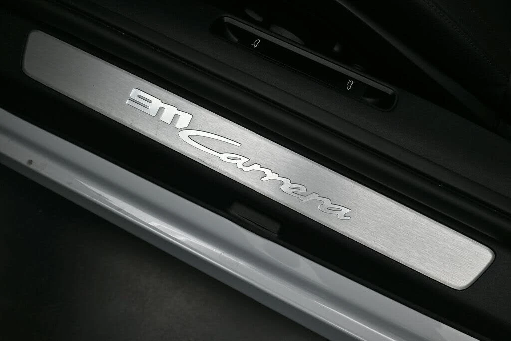 2025 Porsche 992 Carrera - Image 14 of 31