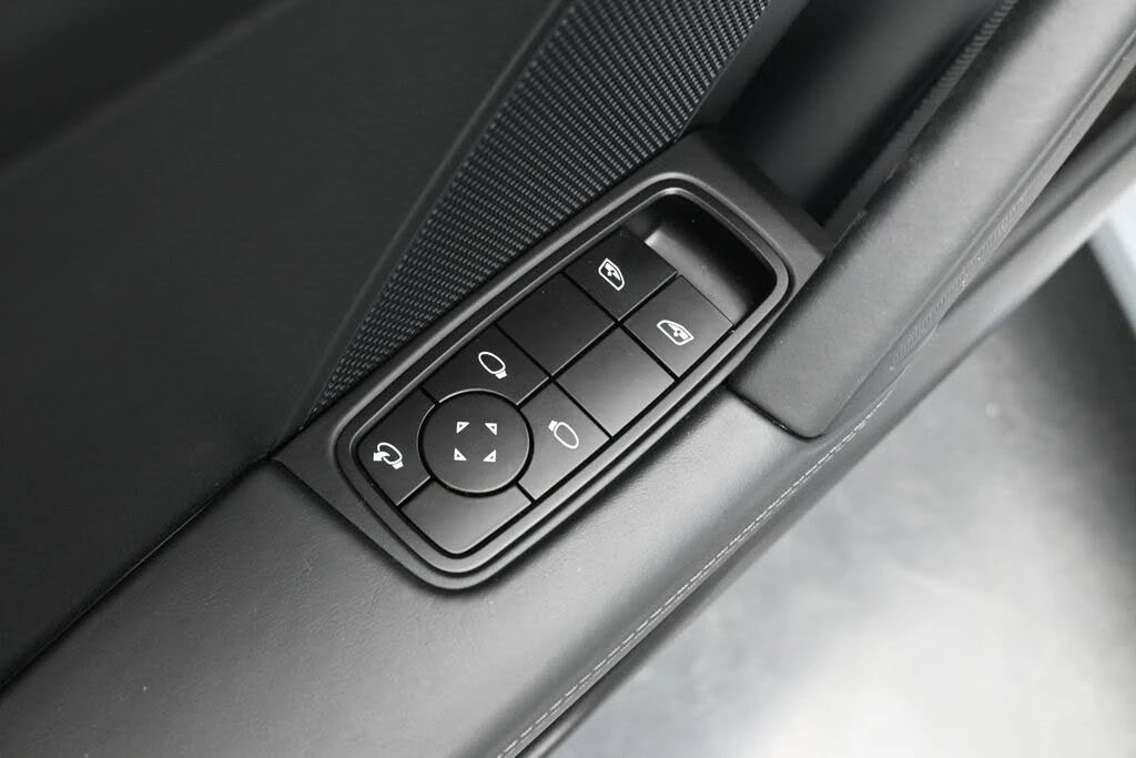 2025 Porsche 992 Carrera - Image 9 of 31