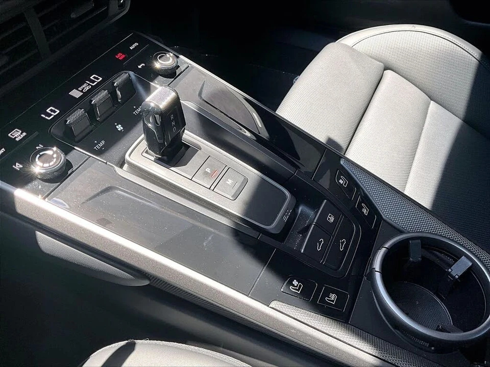 2025 Porsche 992 Carrera - Image 17 of 26