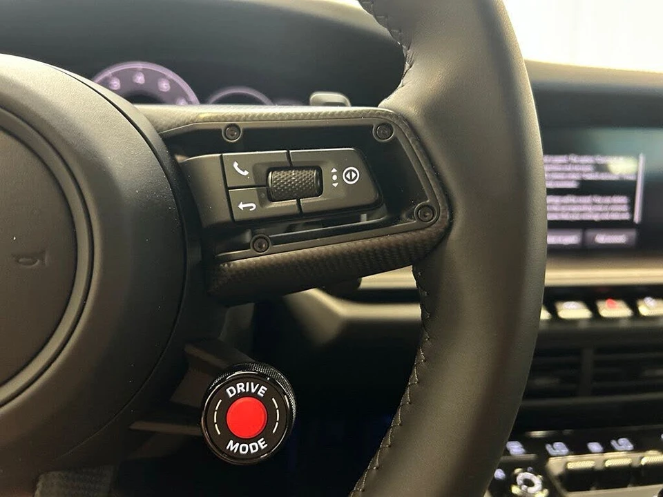 2025 Porsche 992 Carrera - Image 15 of 31