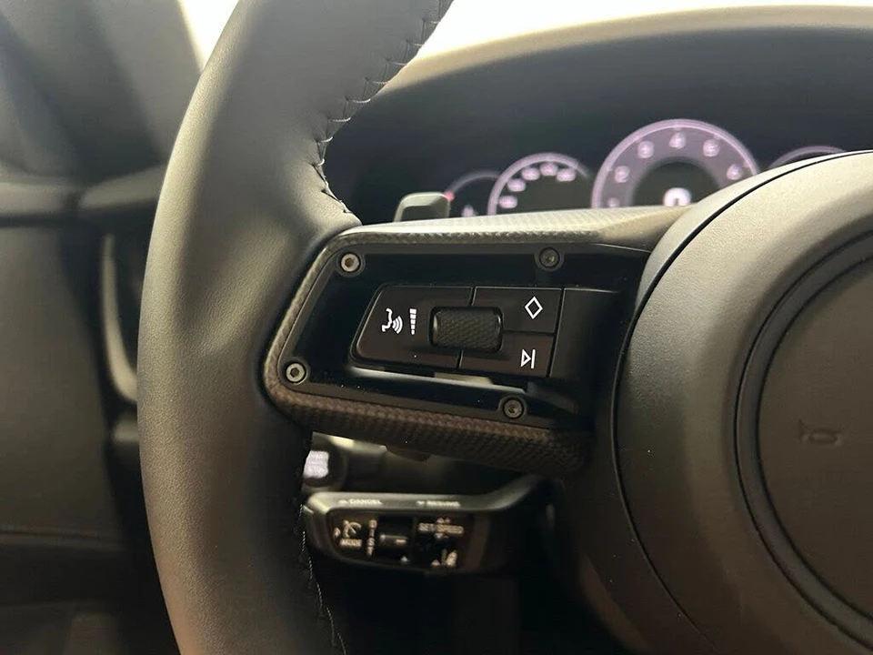 2025 Porsche 992 Carrera - Image 14 of 31