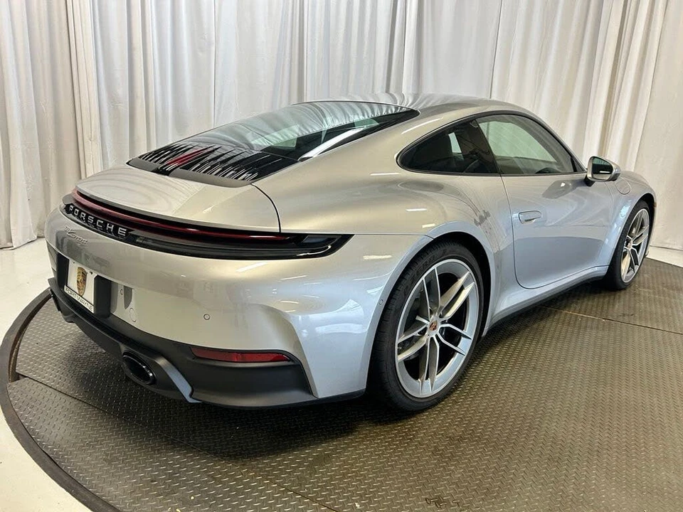 2025 Porsche 992 Carrera - Image 28 of 31