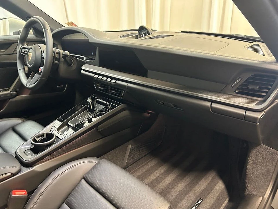 2025 Porsche 992 Carrera - Image 25 of 31